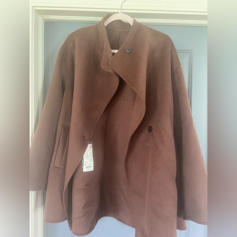 Short wool coat with pockets